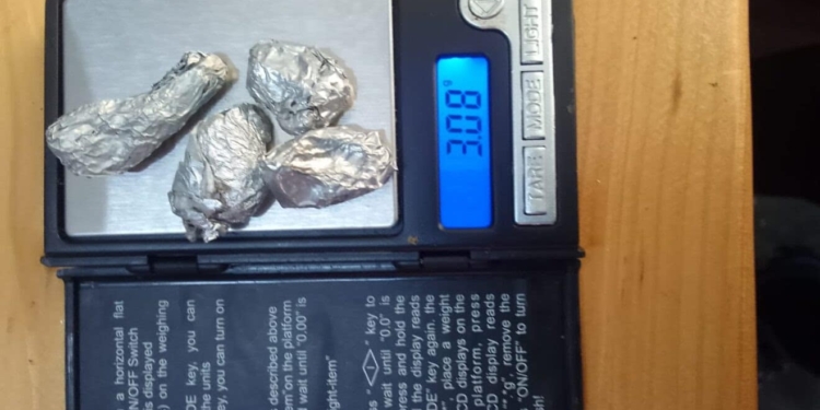 Gemengd politie team Oost houdt drie drugsverdachten aan
