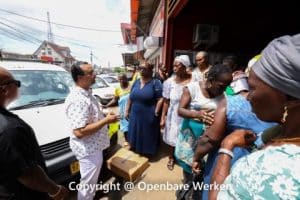 Minister Nurmohamed geeft venters Vreedzaam markt persoonlijk geruststelling | GFC