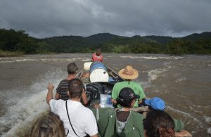 Suriname binnenland tour trip vakantie korjaal boot