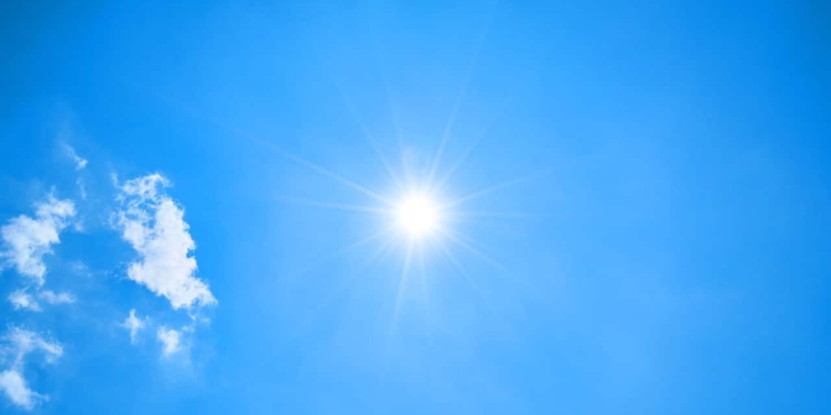 Zon blauwe lucht