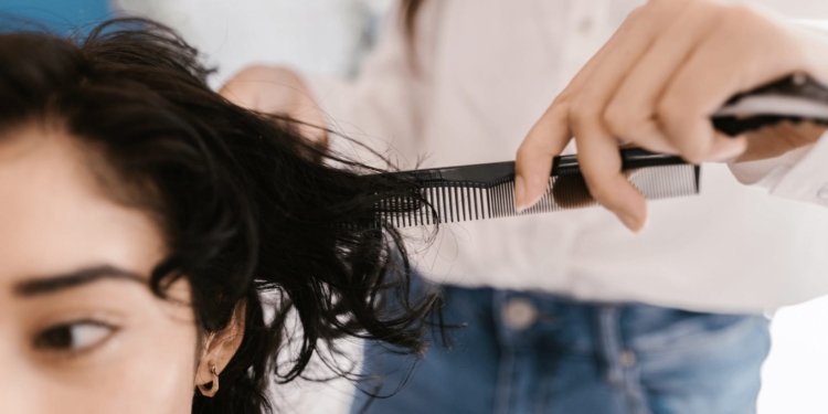 kapper haren knippen kapsalon