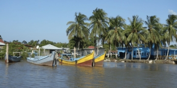suriname boot korjaal rivier plantage