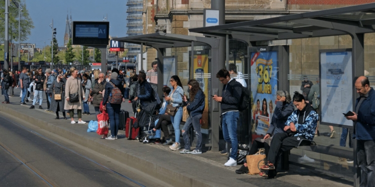 tramhalte bus openbaar vervoer amsterdam