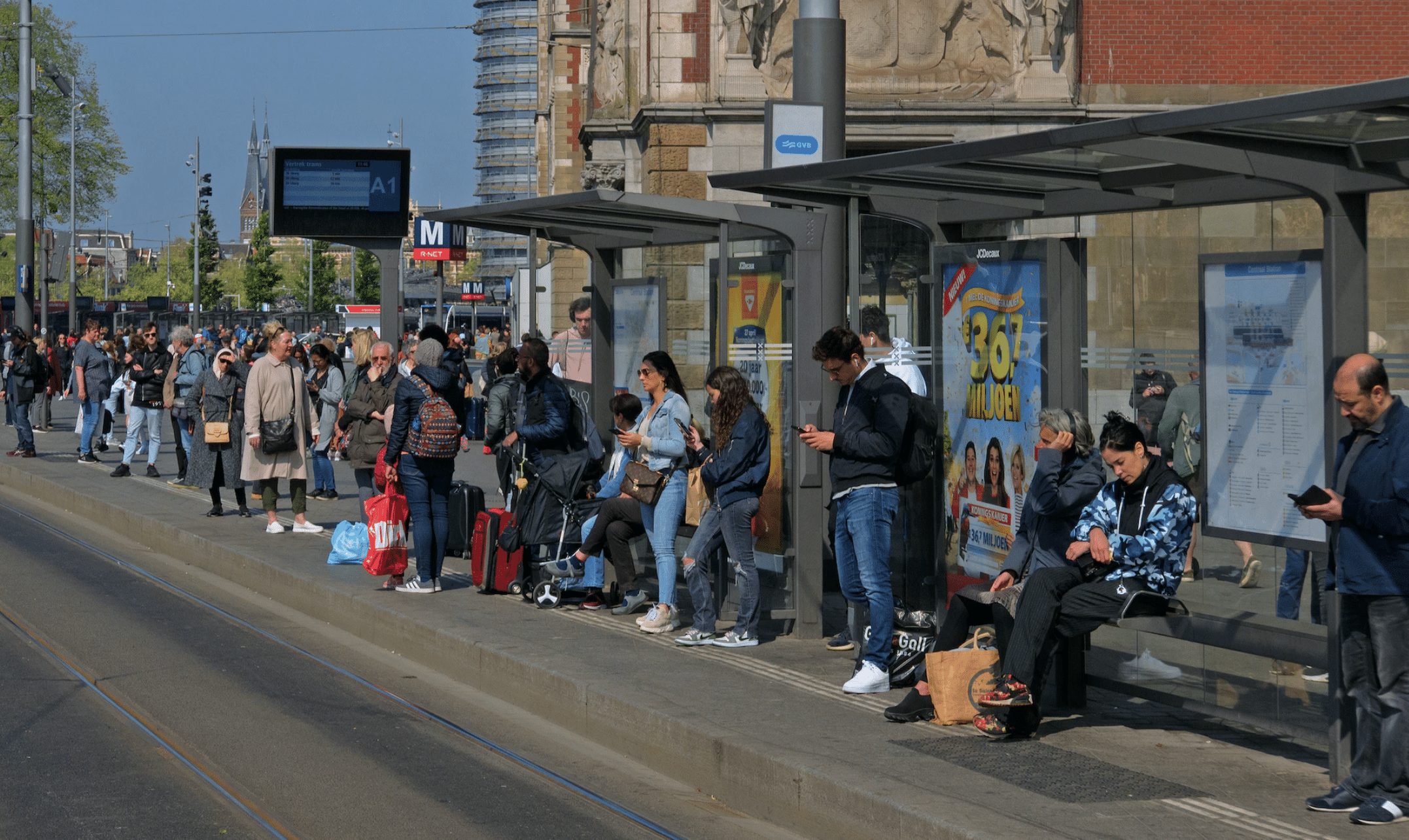 tramhalte bus openbaar vervoer amsterdam