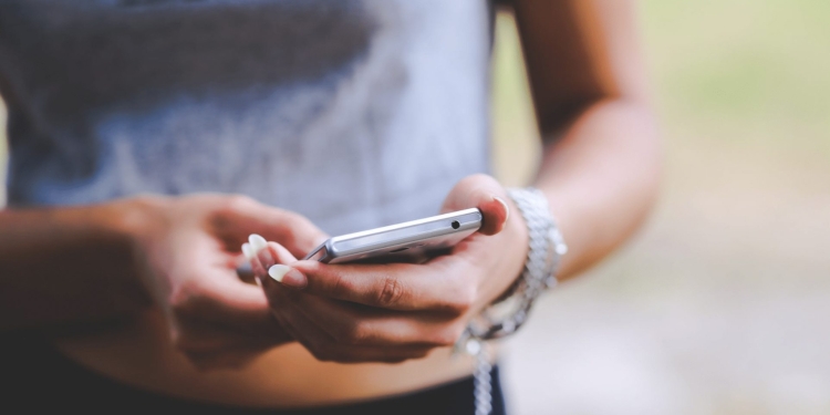 vrouw telefoon mobiel