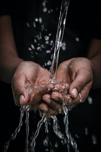 Solidariteitsactie IRRS voor bewoners gebieden met vervuild drinkwater in Brokopondo