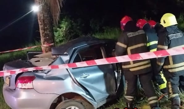 Automobiliste en mede inzittende na eenzijdig verkeersongeval terplekke overleden