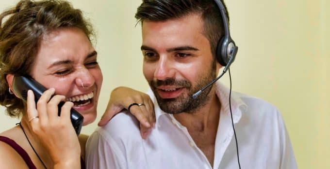 De negatieve invloed van het Surinaamse accent bij bellen naar Nederlands kantoor
