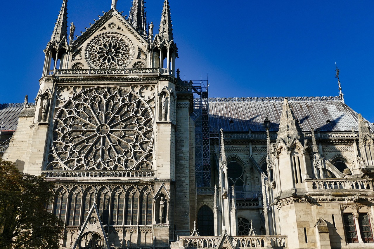Restauratie van Notre-Dame kathedraal gebruikt middeleeuwse technieken voor behoud erfgoed