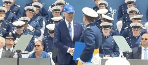diploma uitreiking biden val | GFC