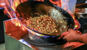 Slimme medewerkster Surinaams eethuis redt zaak van verwoestende brand na vlam in de pan 28 koken eten restaurant eethuis | GFC