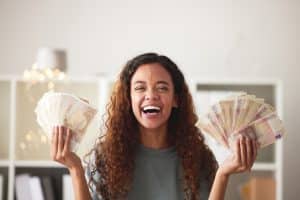vrouw geld euro | GFC