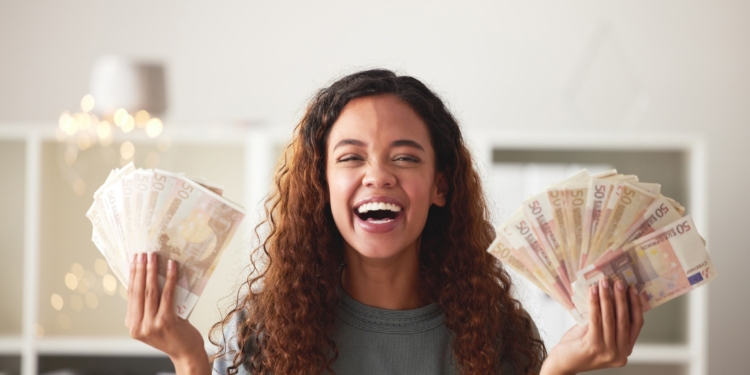 vrouw geld euro