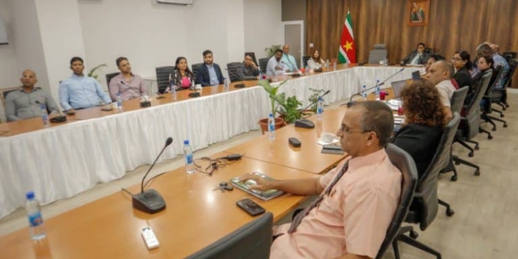 Bespreking projecten met India 3 768x514 1