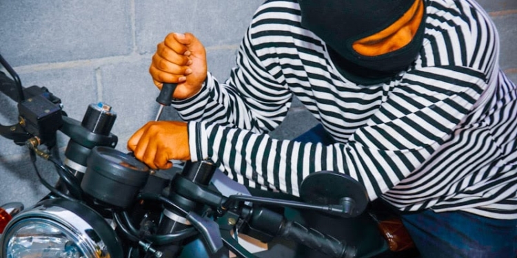 Bromfiets dief kort na diefstal aangehouden