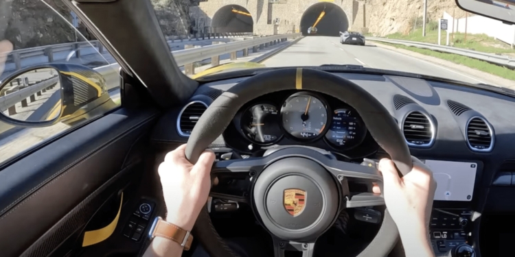 Porsche Cayman GT4 RS
