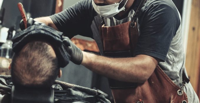 Kalende mannen weten vaak niet dat ze makkelijk geholpen kunnen worden, zegt Jonathan Clarke