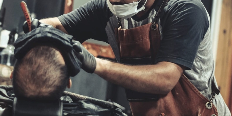 man kapper kalend kaal scheren barber