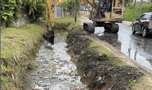 vervuiling suriname goot trens petflessen | GFC
