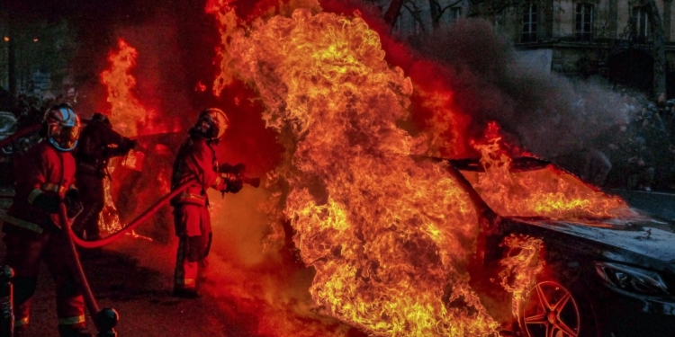 auto brand crash ongeluk vuur brandweer