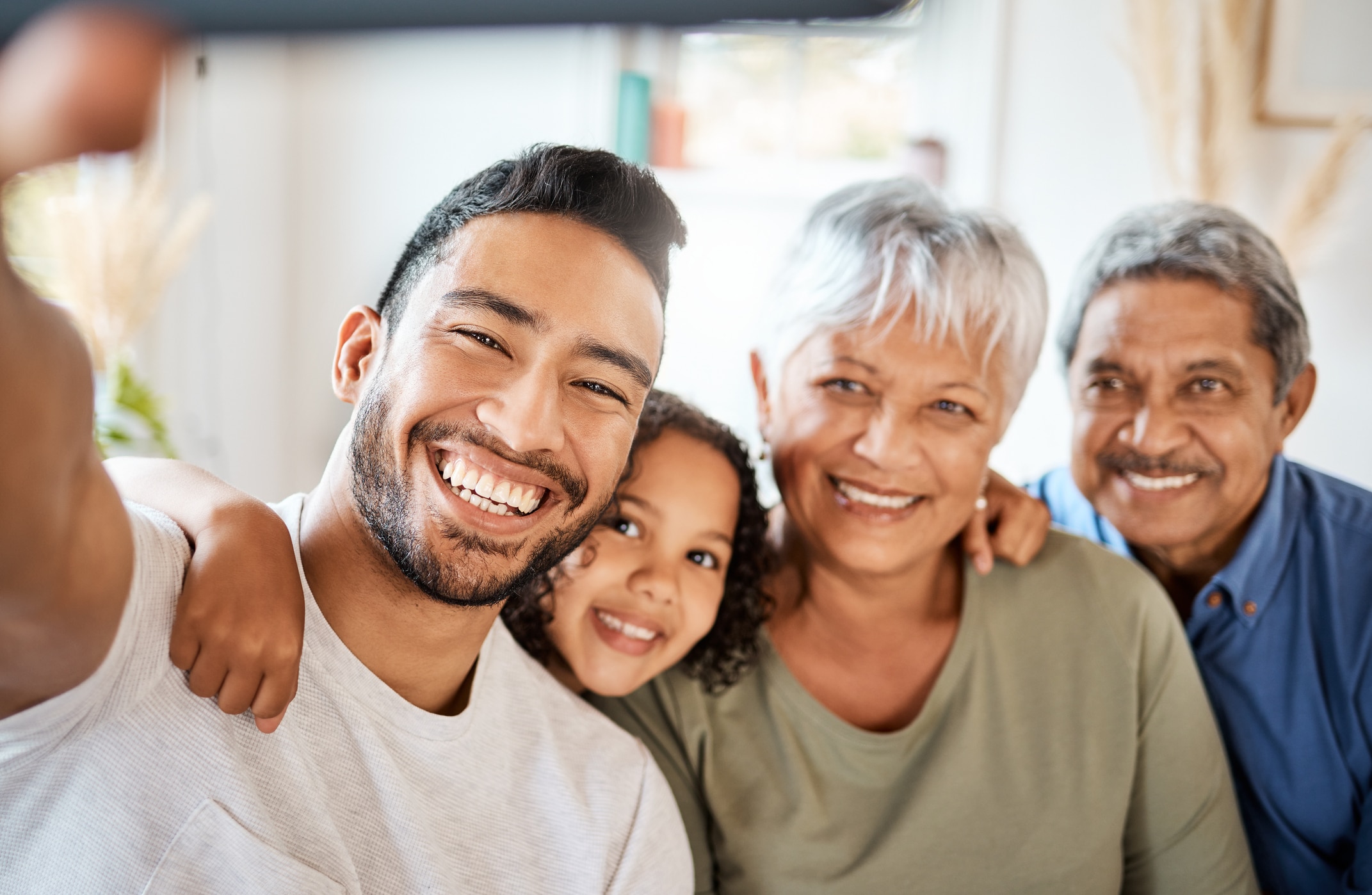 Nederlanders mogen net als Surinamers ook tot hun dertigste bij papa en mama inwonen