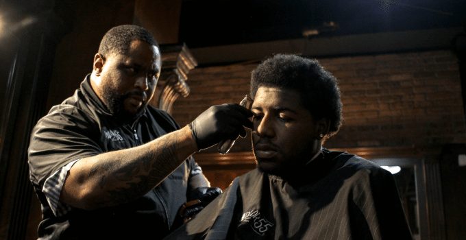 kapper barber haar kapsel knippen