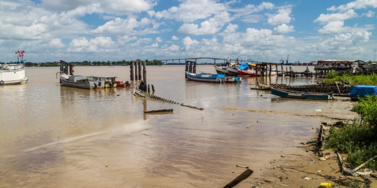 suriname rivier wijdebosch brug