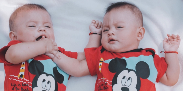 tweeling baby zuigeling