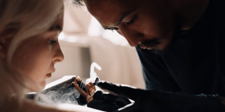 vrouw tattoo