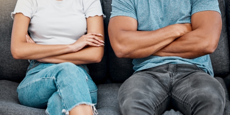 man vrouw koppel stel relatie ruzie liefde thuis wonen