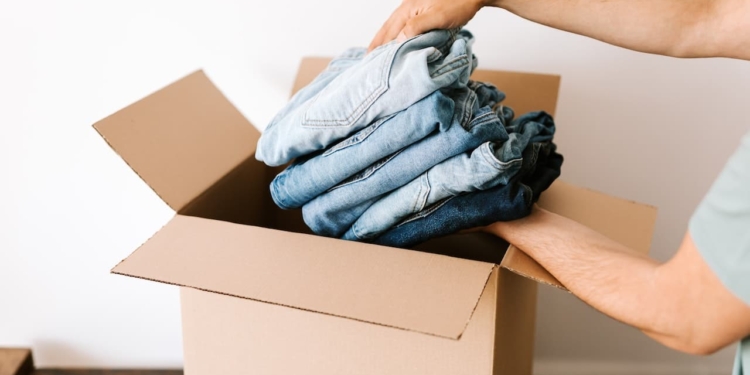 kleding doos broek posten
