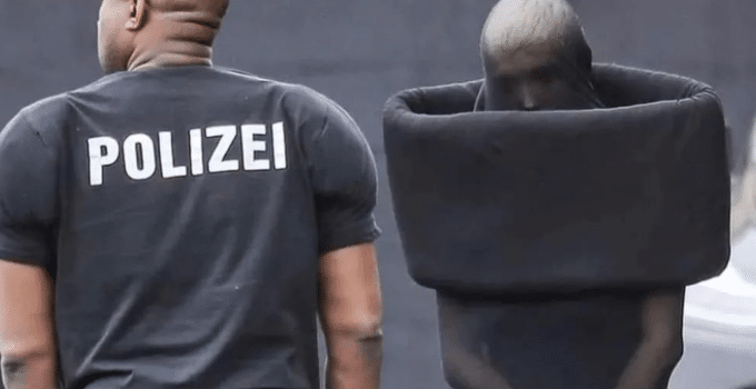 Vrouw Kanye West vlucht naar Australië omdat hij ’te dominant’ is