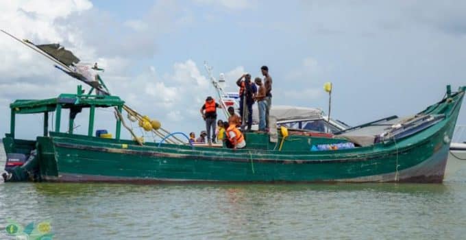 Guyanese visser vermist bij monding Marowijne rivier