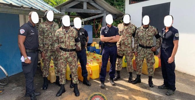 Gezamenlijke patrouille met Fransen resulteert in inbeslagname jerrycans met brandstof
