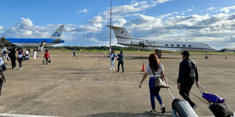N337LR zanderij crash airport