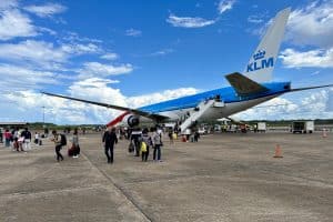 klm boeing 777 zanderij vliegtuig johan adolf pengel luchthaven airport