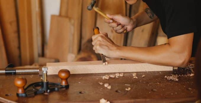 bouwvakker arbeider werken timmerman hout
