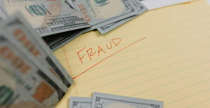 oplichting fraude geld scam dollars