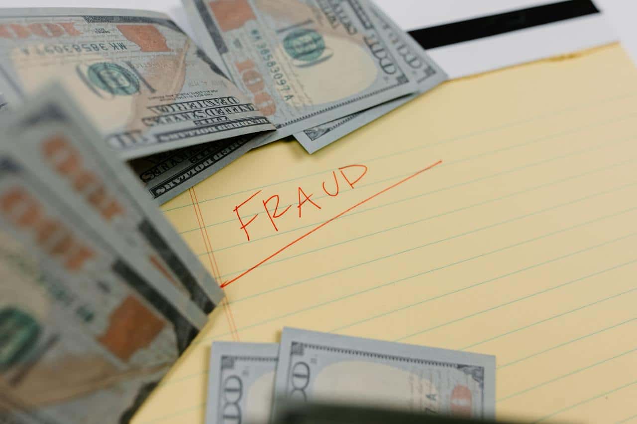 oplichting fraude geld scam dollars