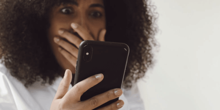 verbaasd schrik geschrokken bang angst schock 3 telefoon