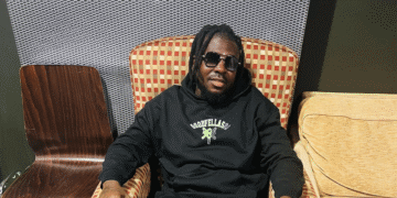 Damaru, Surinaamse zanger en songwriter.