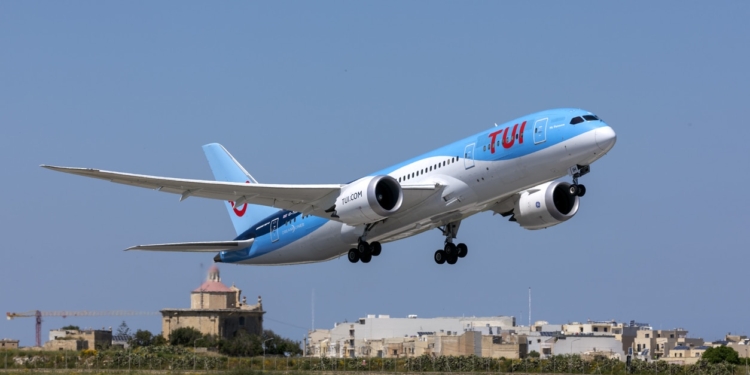 tui 787 dreamliner vliegtuig boeing