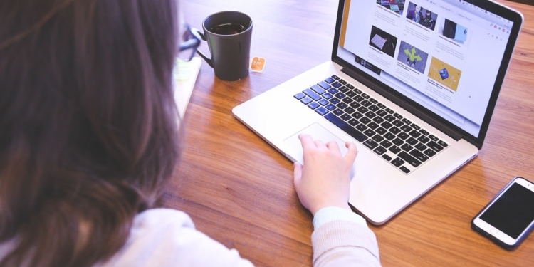 Vrouw werken laptop computer