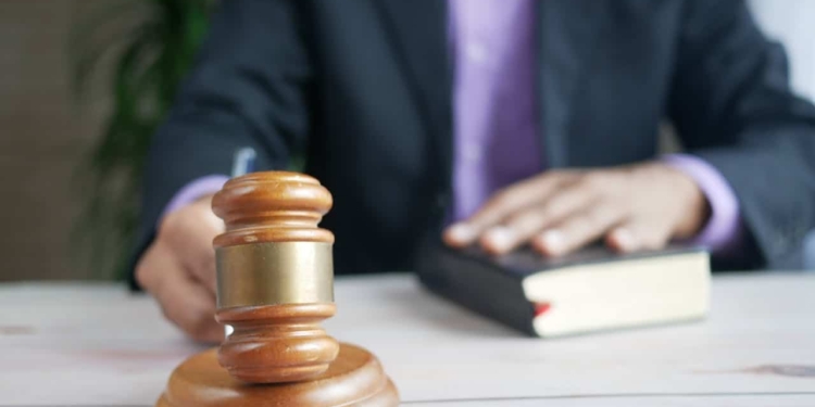advocaat straf rechter wet rechtspraak raadsman