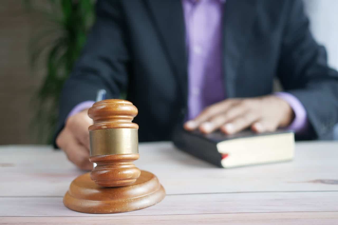 advocaat straf rechter wet rechtspraak raadsman