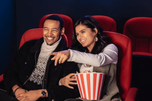 bioscoop film date man vrouw koppel stel relatie liefde popcorn