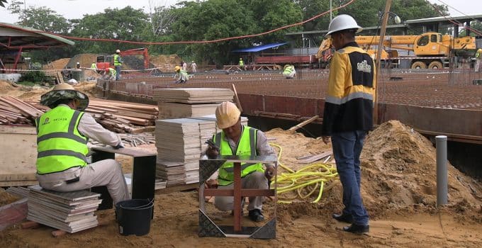 Bouwwerkzaamheden voor nieuw gebouw Volksgezondheid in Suriname verlopen vlot