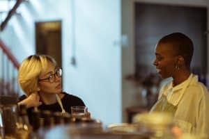 dame dames vrouwen restaurant eten cafe bar sociaal vrienden vriendinnen