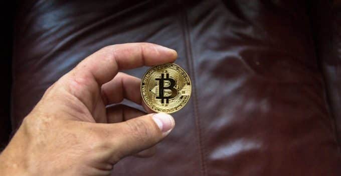Surinaamse Bitcoin investeerder beweert miljonair te worden na voorspelling Michael Saylor