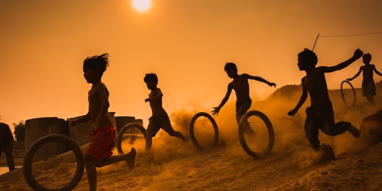 Kinderen spelen buiten